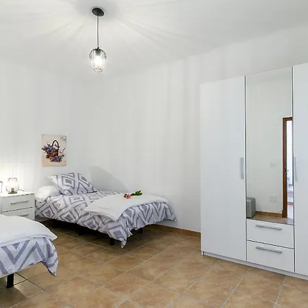 Town House Cas Decu Holiday home *